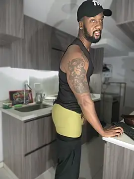 Snapshot of blackdrey18 chatting on 10-21-25, 02:18 blackdrey18 online show from 10-21-25, 02:18