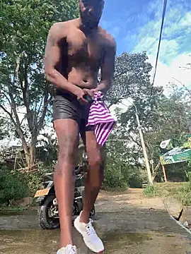 Snapshot of blackdrey18 chatting on 12-17-25, 01:50 blackdrey18 online show from 12-17-25, 01:50