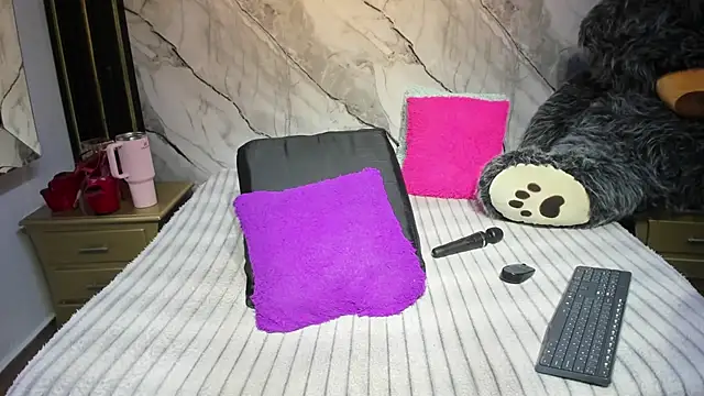 Niyirey1 online show from 04-24-26, 01:24