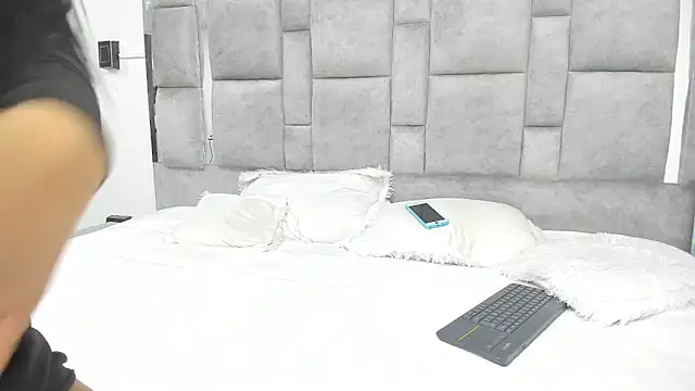 Snapshot of Candy_And_Andy_ chatting on 03-15-25, 01:52 Candy And Andy online show from 03-15-25, 01:52