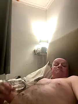 Snapshot of locallad88 chatting on 10-27-25, 06:12 locallad88 online show from 10-27-25, 06:12