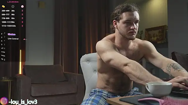 Snapshot of Louis_Karlos chatting on 10-30-25, 04:14 Louis Karlos online show from 10-30-25, 04:14