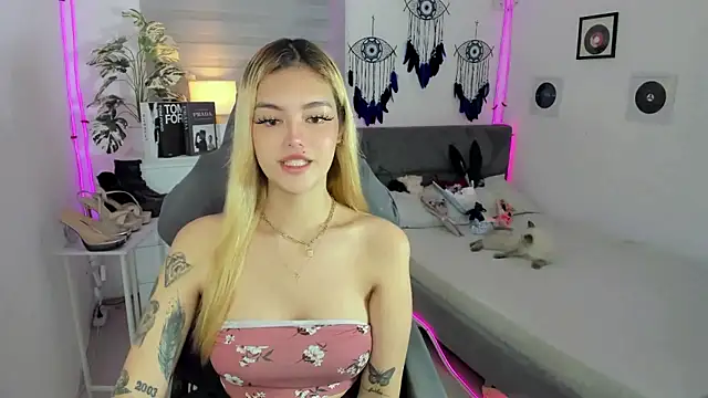 AlexandraMooree online show from 01-13-26, 09:42