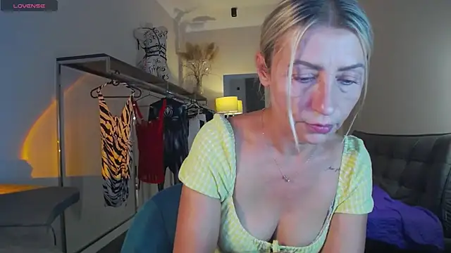 ZoeGrant online show from 09-25-25, 07:39