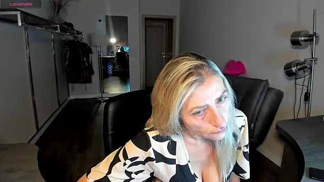 ZoeGrant online show from 02-21-26, 06:31