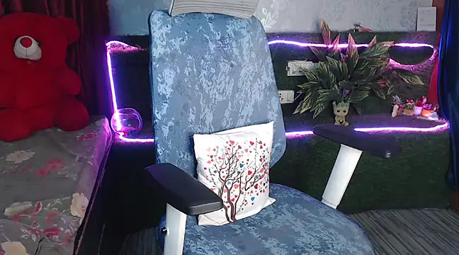 Snapshot of Beyond_Cuteness_ chatting on 02-22-25, 07:25 Beyond Cuteness online show from 02-22-25, 07:25