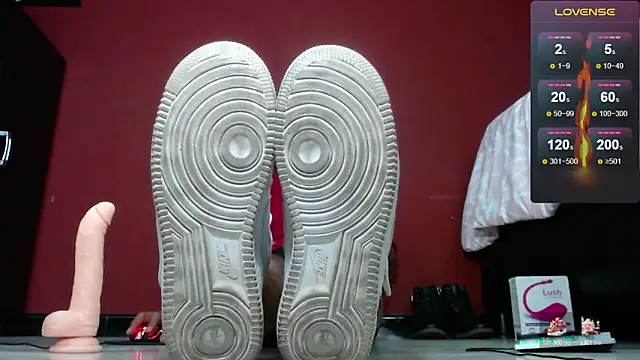 TomLover 12 online show from 02-06-25, 11:37