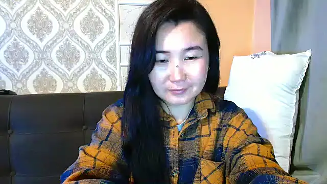 Snapshot of Bet_Lu chatting on 12-22-24, 04:27 Bet Lu online show from 12-22-24, 04:27