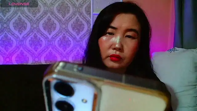 Snapshot of Bet_Lu chatting on 02-15-25, 06:33 Bet Lu online show from 02-15-25, 06:33