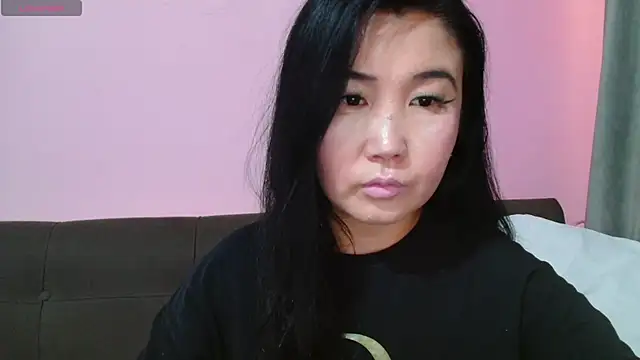 Snapshot of Bet_Lu chatting on 10-15-25, 04:34 Bet Lu online show from 10-15-25, 04:34