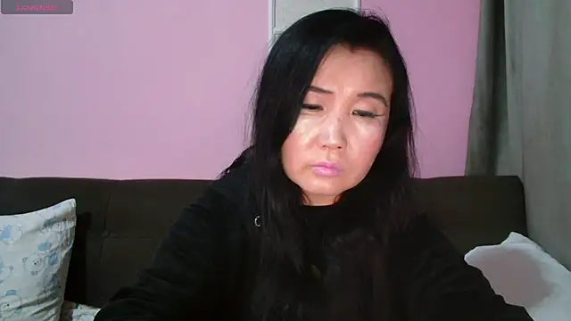 Snapshot of Bet_Lu chatting on 10-15-25, 08:53 Bet Lu online show from 10-15-25, 08:53