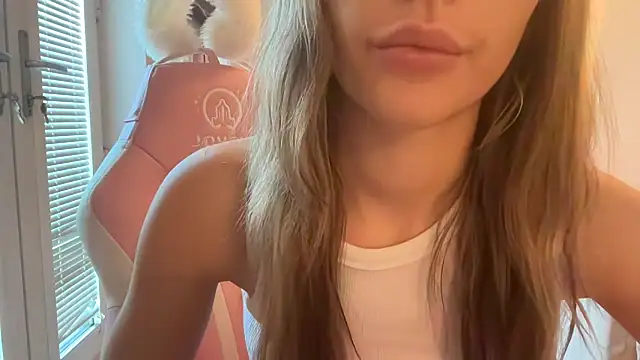 Snapshot of Lillymariee chatting on 01-02-25, 12:57 Lillymariee online show from 01-02-25, 12:57