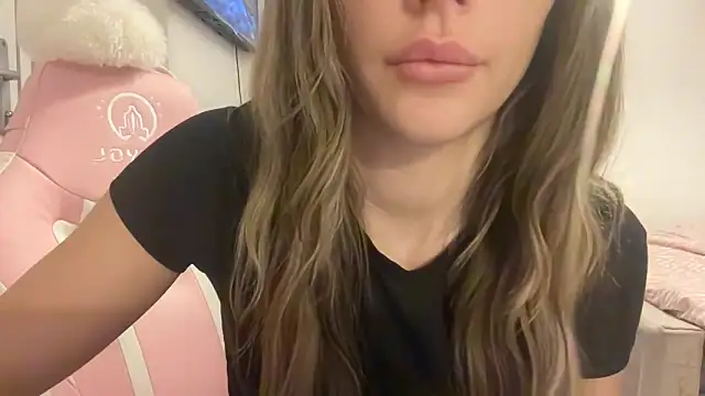 Snapshot of Lillymariee chatting on 01-14-25, 04:50 Lillymariee online show from 01-14-25, 04:50