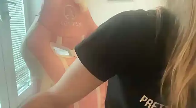 Snapshot of Lillymariee chatting on 02-25-25, 02:54 Lillymariee online show from 02-25-25, 02:54