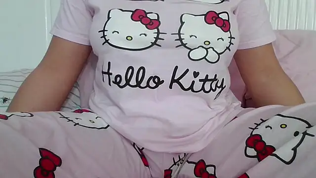 Snapshot of RealLittleRedRidingHood chatting on 02-08-25, 01:01 RealLittleRedRidingHood online show from 02-08-25, 01:01