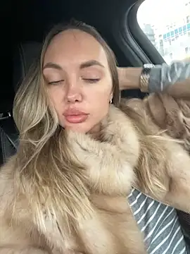 Snapshot of AngelinaMoore chatting on 01-24-25, 10:11 AngelinaMoore online show from 01-24-25, 10:11