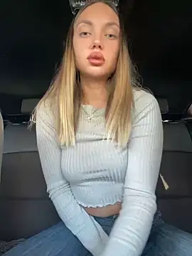 Snapshot of AngelinaMoore chatting on 02-26-25, 11:09 AngelinaMoore online show from 02-26-25, 11:09