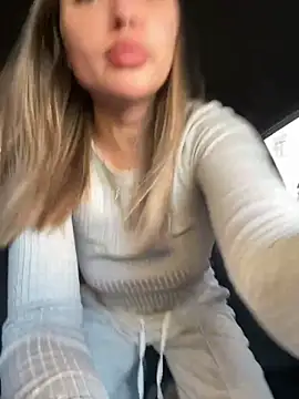 Snapshot of AngelinaMoore chatting on 03-17-25, 12:25 AngelinaMoore online show from 03-17-25, 12:25