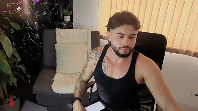 Snapshot of Jhordan_White chatting on 12-17-25, 07:53 Jhordan White online show from 12-17-25, 07:53