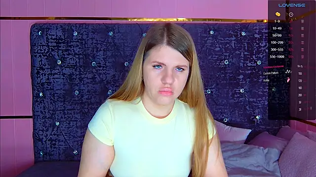 Snapshot of NoraBigAss chatting on 05-26-26, 01:34 NoraBigAss online show from 05-26-26, 01:34