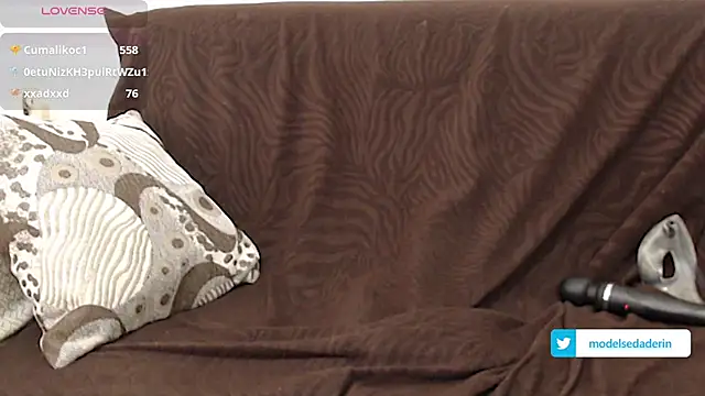 Snapshot of SedaDerin chatting on 03-13-25, 07:31 SedaDerin online show from 03-13-25, 07:31