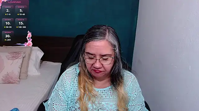 Snapshot of scaelettdubois chatting on 09-21-25, 09:05 scaelettdubois online show from 09-21-25, 09:05