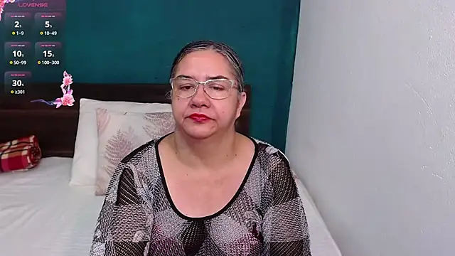 Snapshot of scaelettdubois chatting on 10-02-25, 12:06 scaelettdubois online show from 10-02-25, 12:06