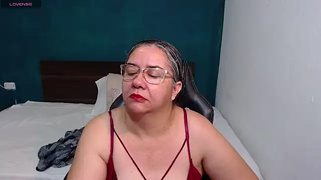 Snapshot of scaelettdubois chatting on 10-05-25, 12:09 scaelettdubois online show from 10-05-25, 12:09