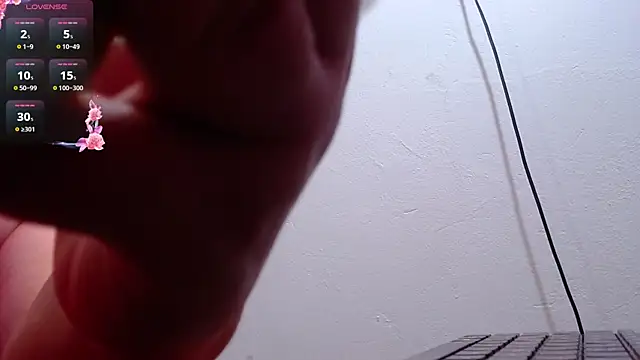 Snapshot of scaelettdubois chatting on 11-06-25, 12:44 scaelettdubois online show from 11-06-25, 12:44