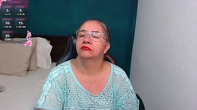 Snapshot of scaelettdubois chatting on 11-21-25, 11:03 scaelettdubois online show from 11-21-25, 11:03