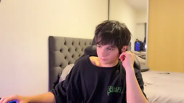 SasukeUhchiaa online show from 03-19-25, 12:37