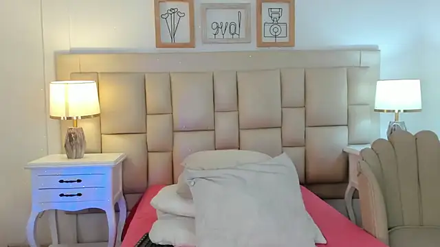 Meredit Lane online show from 03-10-25, 03:23