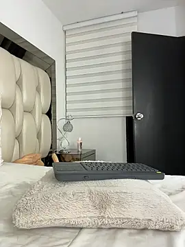 ALISSON FOXXX1 online show from 04-21-26, 01:42