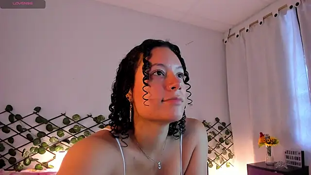 Snapshot of cailynhot chatting on 06-02-26, 10:45 cailynhot online show from 06-02-26, 10:45