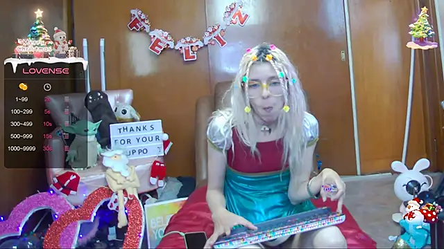 Snapshot of Skinygirl chatting on 12-11-24, 11:32 Skinygirl online show from 12-11-24, 11:32