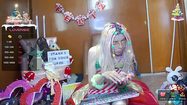 Snapshot of Skinygirl chatting on 12-12-24, 11:03 Skinygirl online show from 12-12-24, 11:03