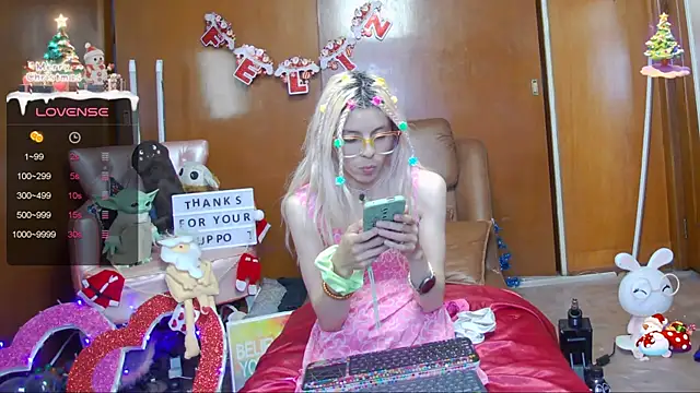 Snapshot of Skinygirl chatting on 12-14-24, 12:11 Skinygirl online show from 12-14-24, 12:11