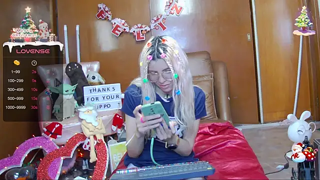 Snapshot of Skinygirl chatting on 12-20-24, 11:16 Skinygirl online show from 12-20-24, 11:16
