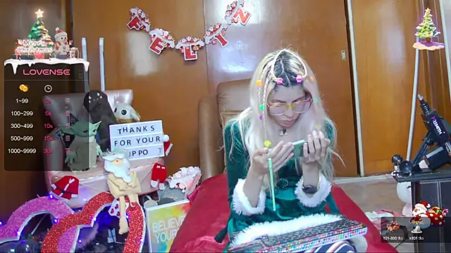 Snapshot of Skinygirl chatting on 12-24-24, 12:11 Skinygirl online show from 12-24-24, 12:11