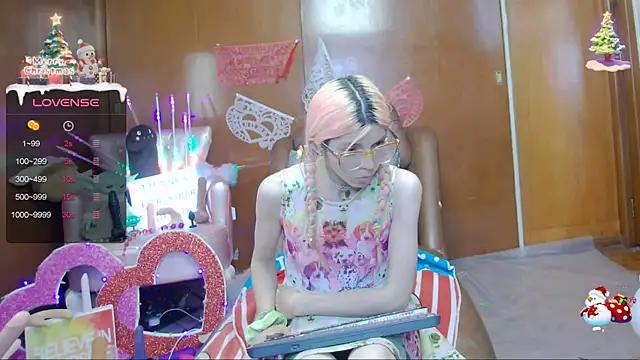 Snapshot of Skinygirl chatting on 02-25-25, 01:09 Skinygirl online show from 02-25-25, 01:09