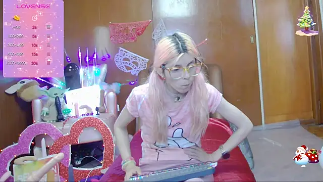 Snapshot of Skinygirl chatting on 03-02-25, 02:41 Skinygirl online show from 03-02-25, 02:41