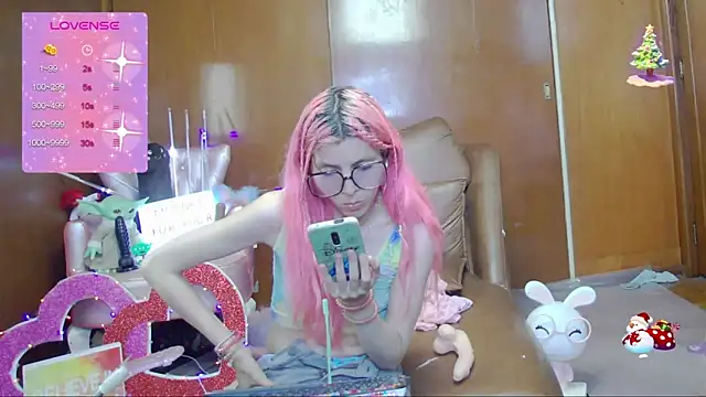 Snapshot of Skinygirl chatting on 09-10-25, 12:32 Skinygirl online show from 09-10-25, 12:32