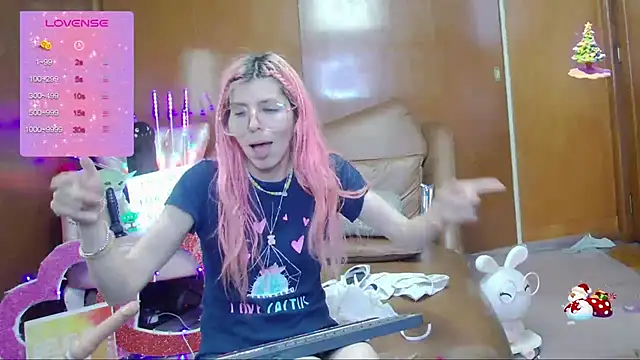 Snapshot of Skinygirl chatting on 09-30-25, 12:48 Skinygirl online show from 09-30-25, 12:48