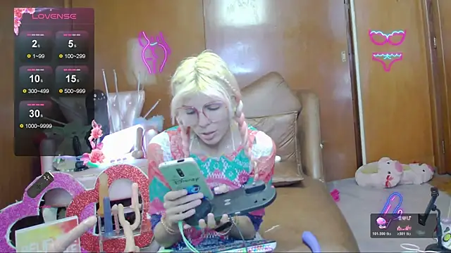 Snapshot of Skinygirl chatting on 11-20-25, 12:22 Skinygirl online show from 11-20-25, 12:22