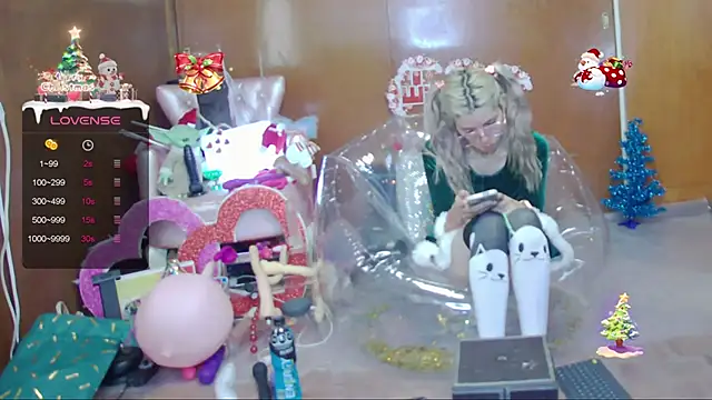 Skinygirl online show from 12-17-25, 09:21