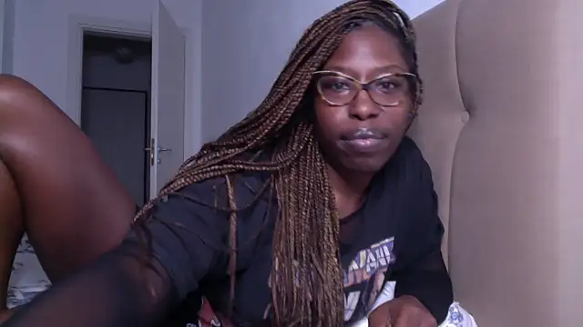 Snapshot of MadamIndigo chatting on 02-24-25, 12:30 MadamIndigo online show from 02-24-25, 12:30