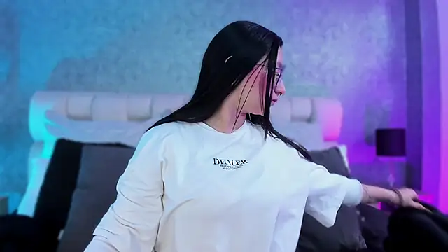 lucy neil online show from 01-23-25, 07:07