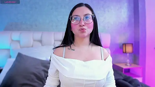 lucy neil online show from 01-25-25, 07:07