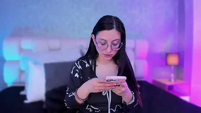 lucy neil online show from 02-04-25, 07:11