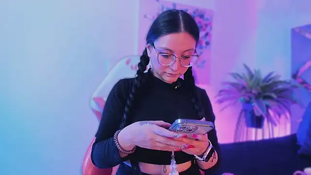 lucy neil online show from 01-14-26, 02:39